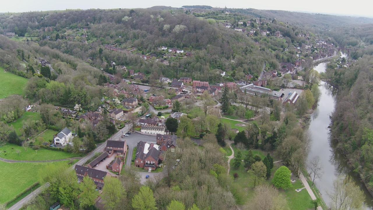 School Path Ironbridge Home With Roof Terrace ภายนอก รูปภาพ